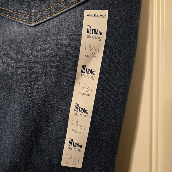 Ultra Fit Skinny Jeans - Picture 6 of 7